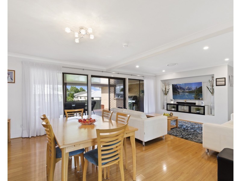 318 Ramsay Street, Middle Ridge QLD 4350