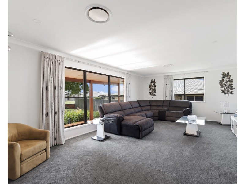 318 Ramsay Street, Middle Ridge QLD 4350