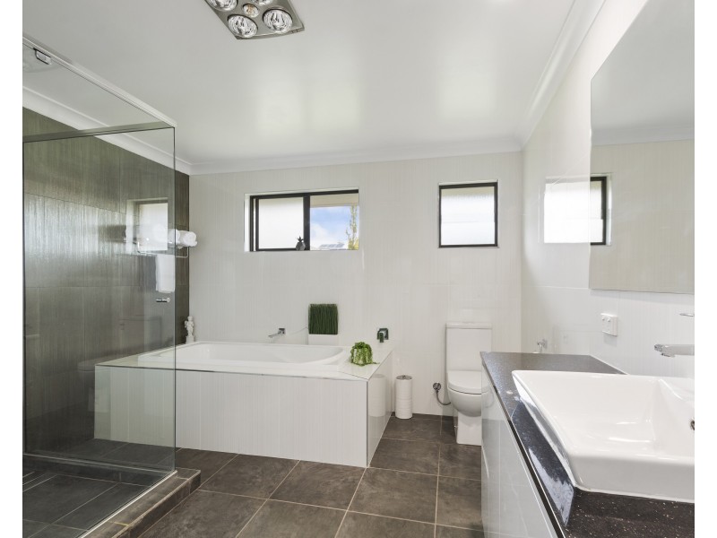 318 Ramsay Street, Middle Ridge QLD 4350