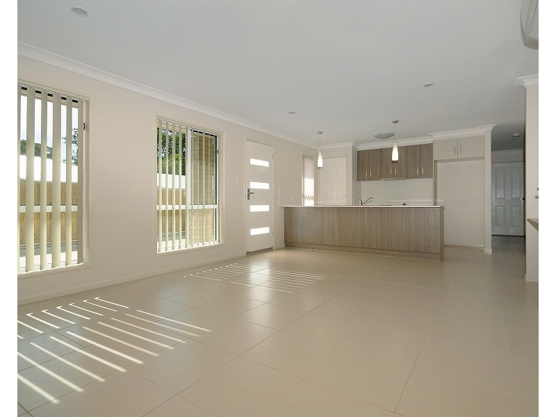 2/10 McDowall Street, Newtown QLD 4350
