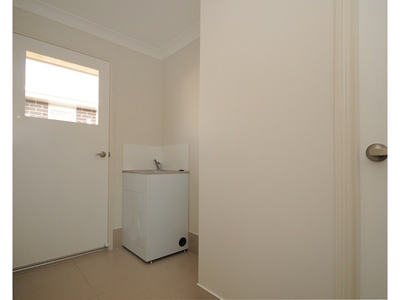 2/10 McDowall Street, Newtown QLD 4350