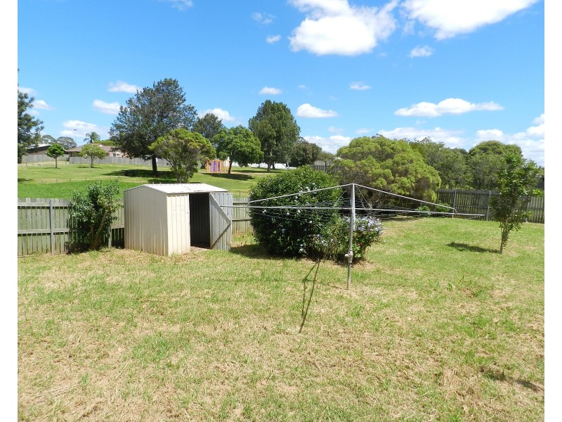 10 Charter Crescent, Rockville QLD 4350