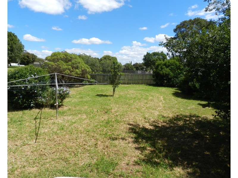 10 Charter Crescent, Rockville QLD 4350