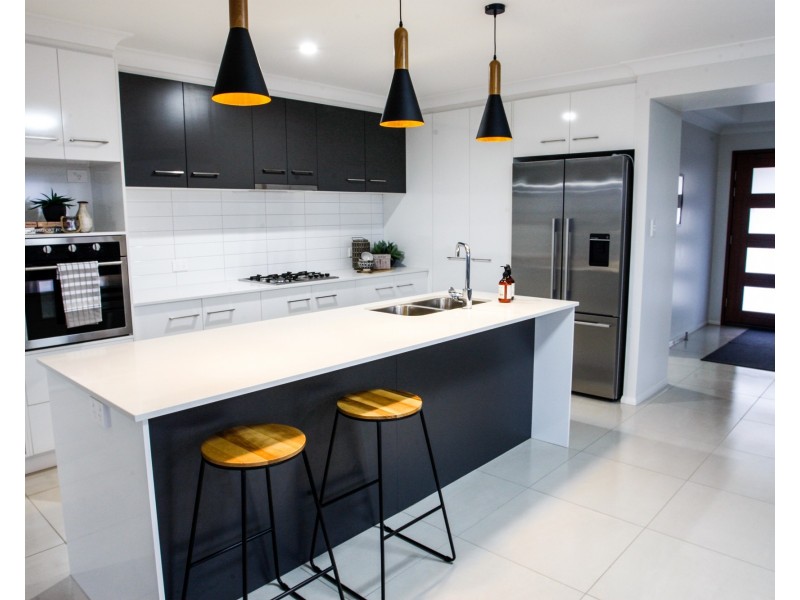 39 Calypso Crescent, Middle Ridge QLD 4350