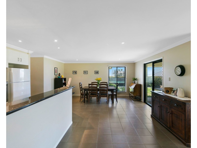 39 Bouganvillea Drive, Middle Ridge QLD 4350