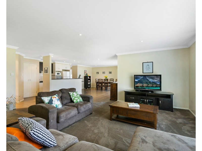 39 Bouganvillea Drive, Middle Ridge QLD 4350