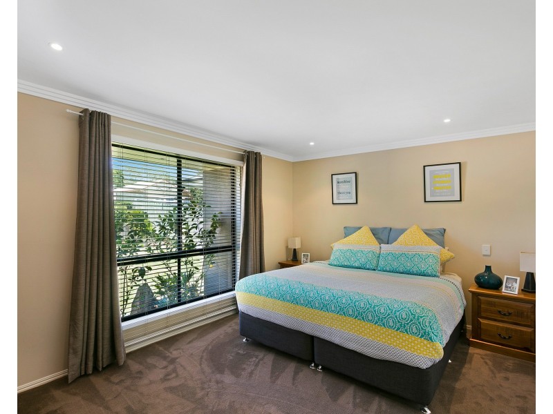 39 Bouganvillea Drive, Middle Ridge QLD 4350