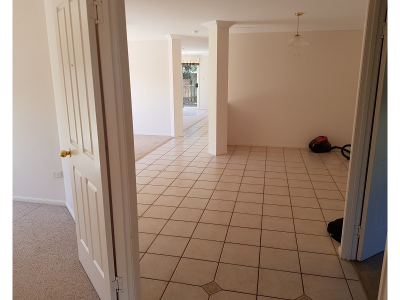 6 Kerry Close, Middle Ridge QLD 4350