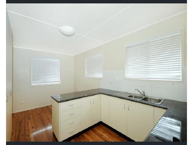 5 Beck Street, Mount Lofty QLD 4350