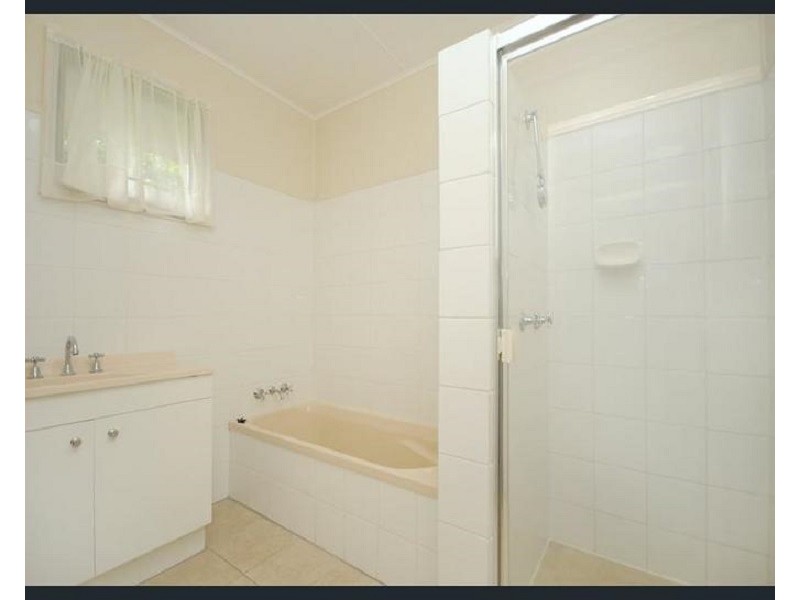 5 Beck Street, Mount Lofty QLD 4350