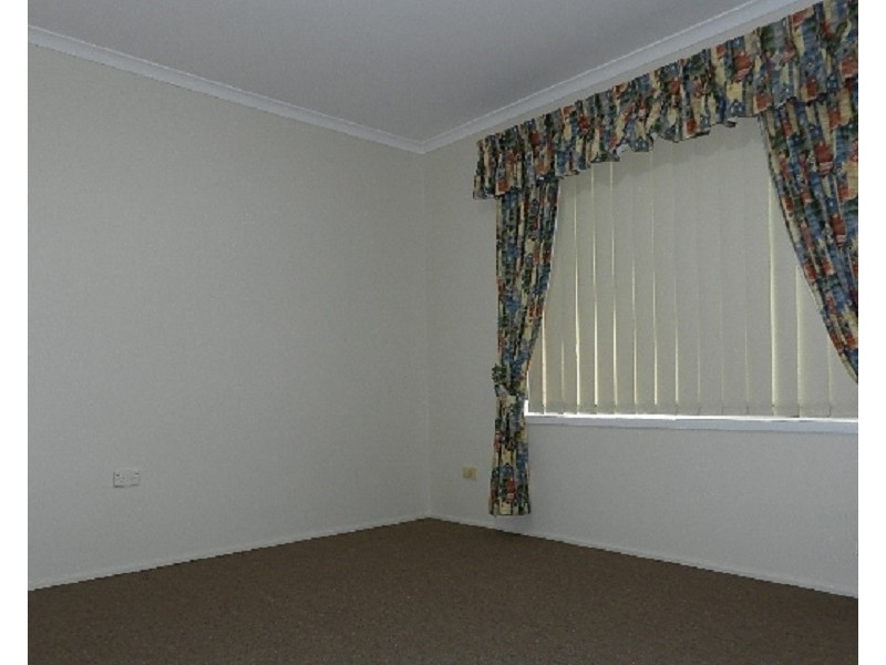 10 Chelsea Court, Centenary Heights QLD 4350