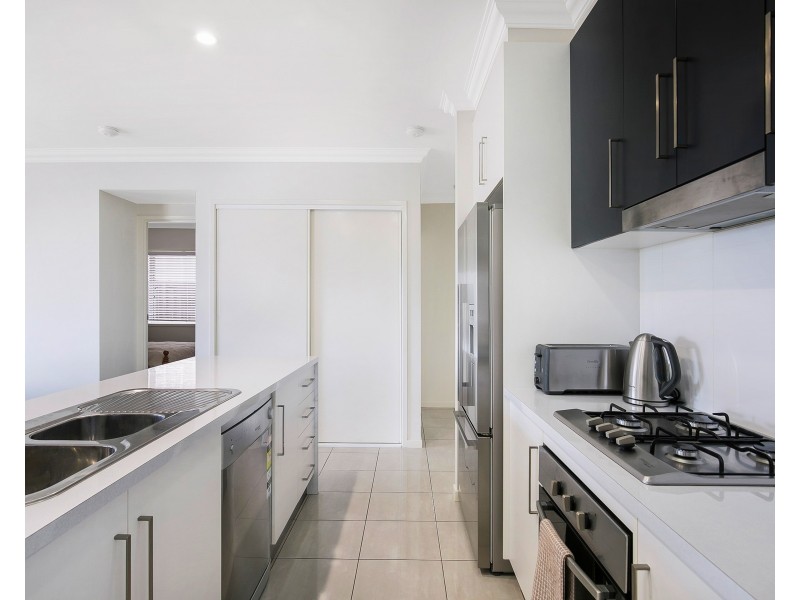 2/22 Piccadilly Court, Mount Lofty QLD 4350