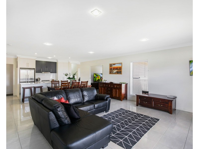 2/22 Piccadilly Court, Mount Lofty QLD 4350