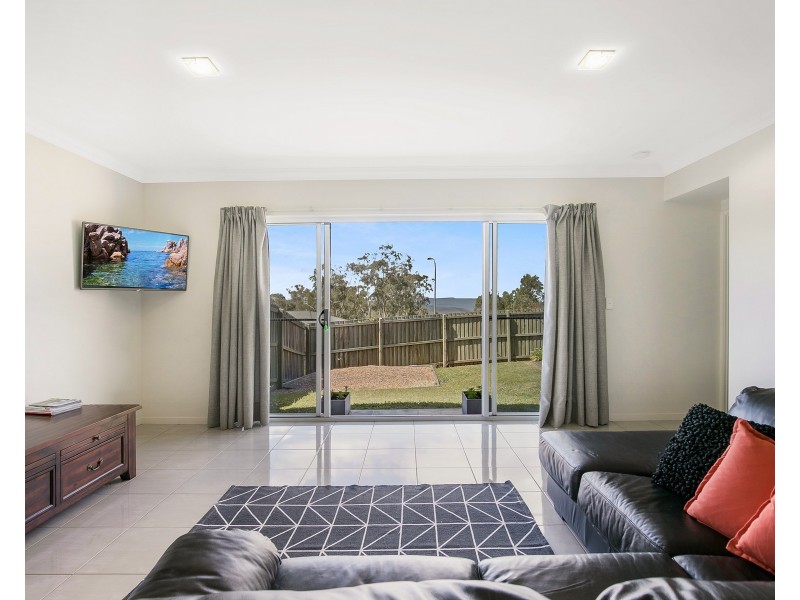 2/22 Piccadilly Court, Mount Lofty QLD 4350
