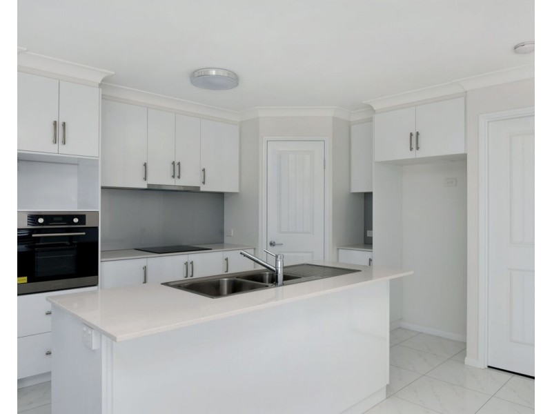 2/171  Nelson Street, Kearneys Spring QLD 4350