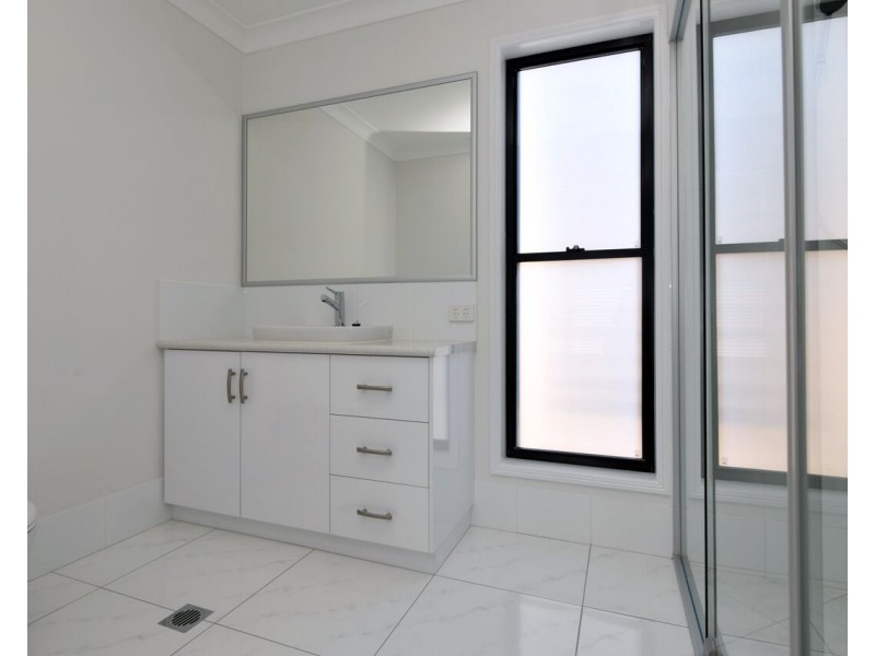 2/171  Nelson Street, Kearneys Spring QLD 4350