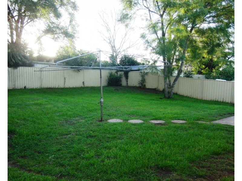 23 Bingara Street, Mount Lofty QLD 4350