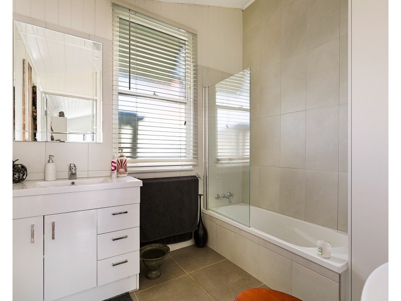 6 Raff Street, North Toowoomba QLD 4350