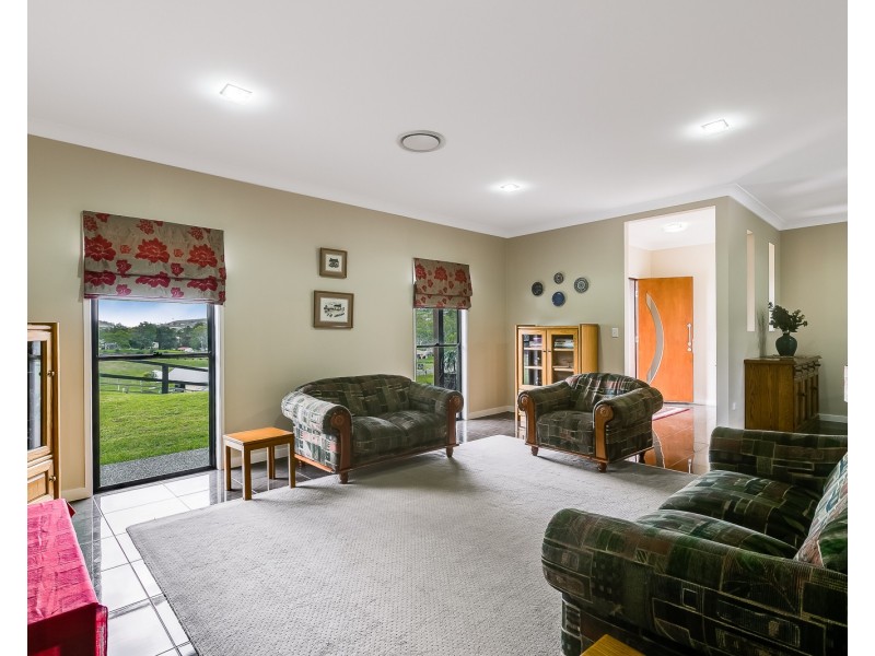 35 Carinya Drive, Hodgson Vale QLD 4352