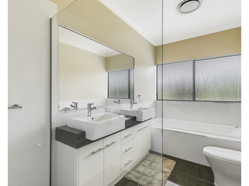 35 Carinya Drive, Hodgson Vale QLD 4352