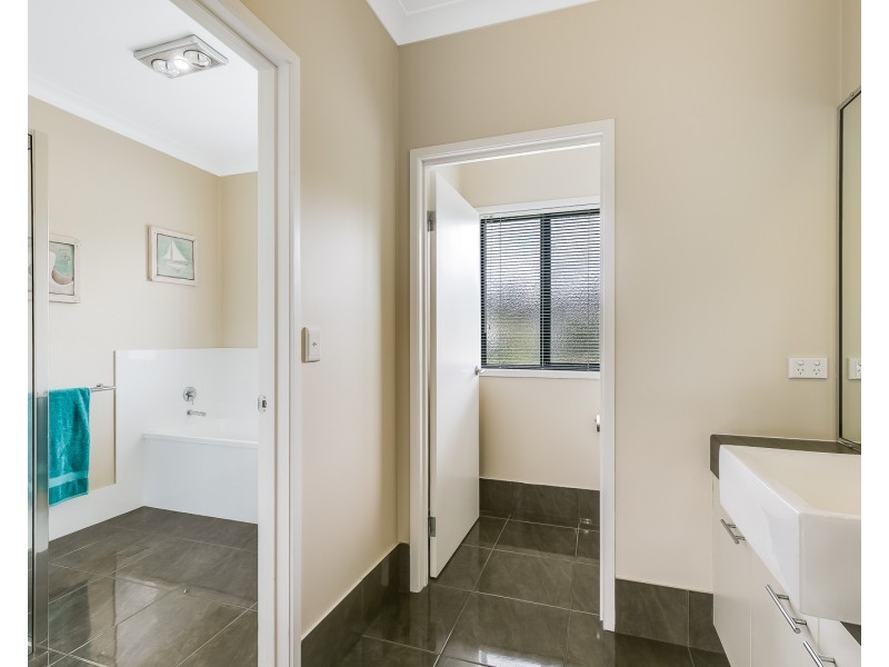 35 Carinya Drive, Hodgson Vale QLD 4352