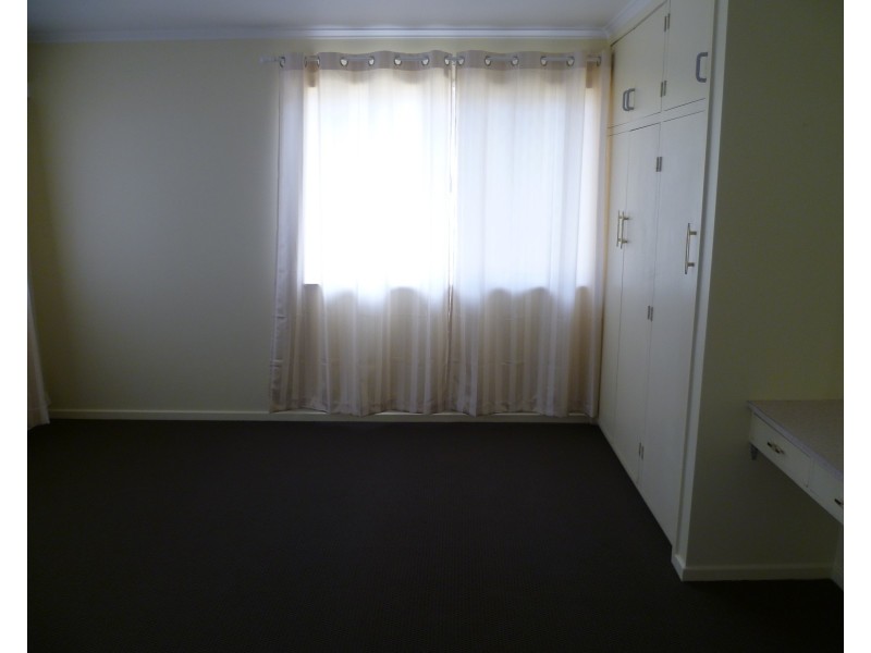 16 Storey Street, Centenary Heights QLD 4350