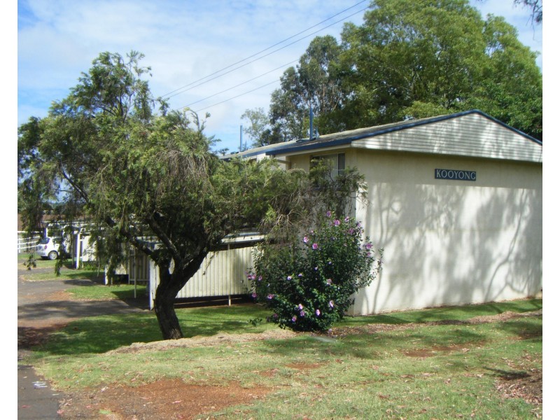 2/329 Hume Street, Centenary Heights QLD 4350