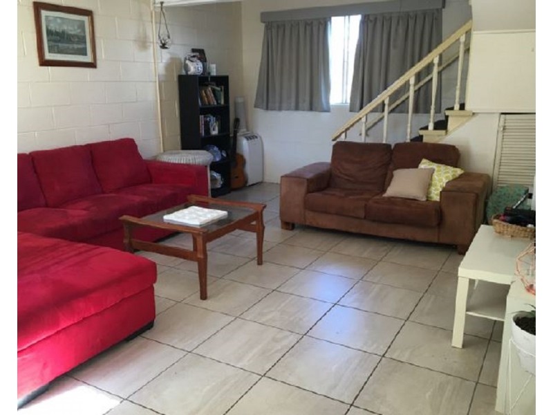 2/329 Hume Street, Centenary Heights QLD 4350