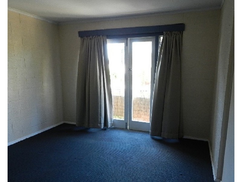 2/329 Hume Street, Centenary Heights QLD 4350