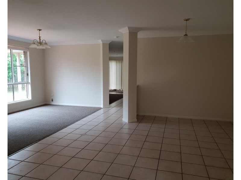 6 Kerry Close, Middle Ridge QLD 4350