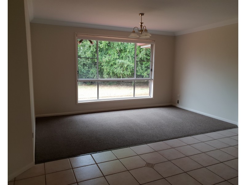 6 Kerry Close, Middle Ridge QLD 4350