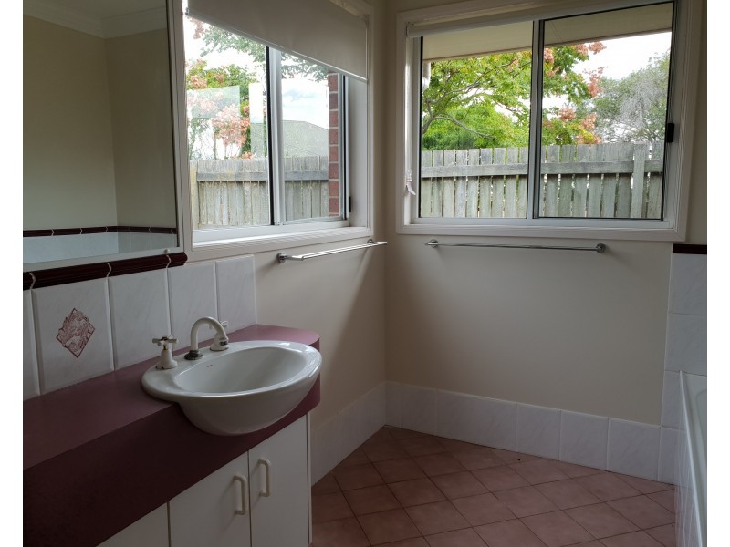 6 Kerry Close, Middle Ridge QLD 4350