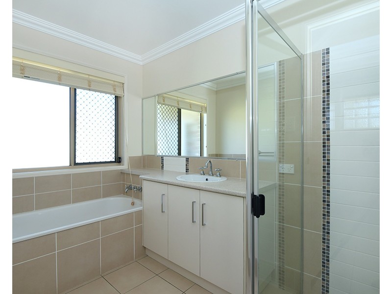 1-2/89 Ramsay Street, Centenary Heights QLD 4350