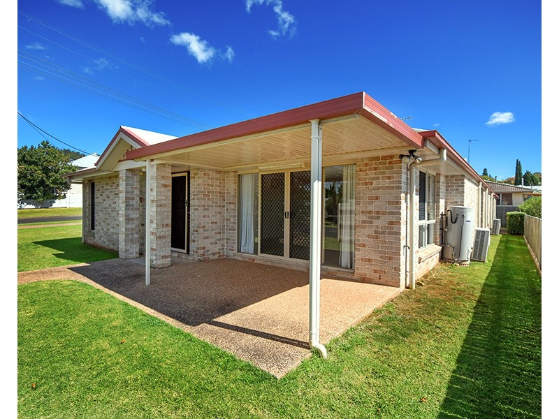 1-2/89 Ramsay Street, Centenary Heights QLD 4350