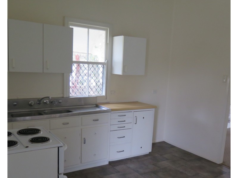 16 Whichello Street, Newtown QLD 4350