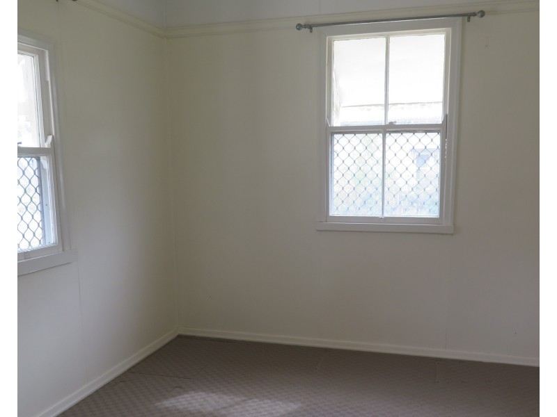 16 Whichello Street, Newtown QLD 4350