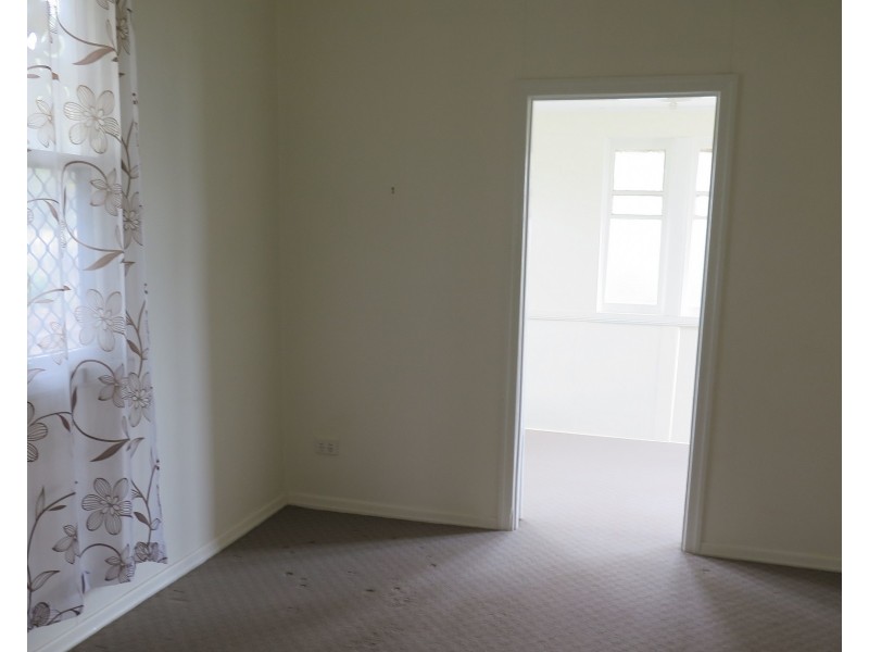 16 Whichello Street, Newtown QLD 4350