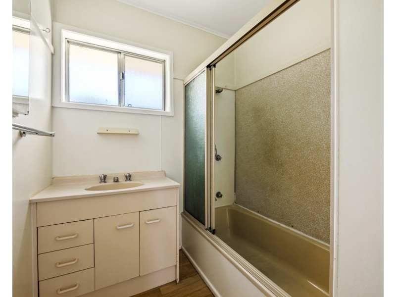 23 Bingara Street, Mount Lofty QLD 4350