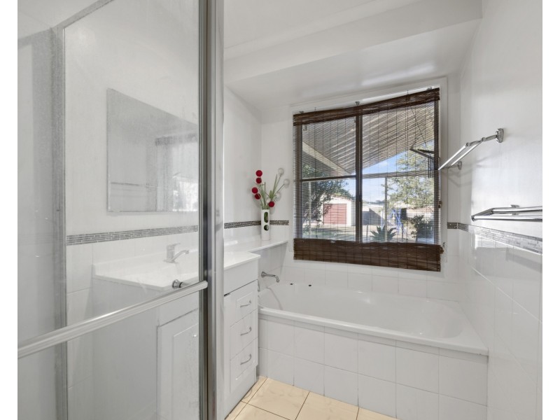 1 Gladstone Street, Wyreema QLD 4352