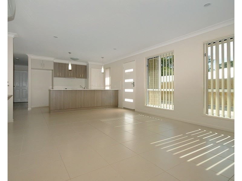 2/10 McDowall Street, Newtown QLD 4350