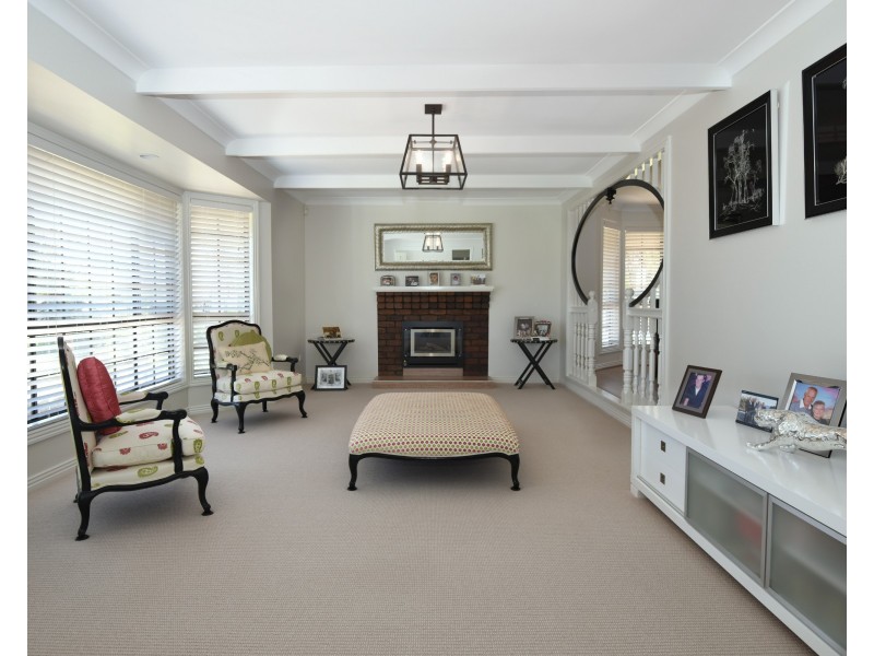 2 Golf Course Drive, Middle Ridge QLD 4350