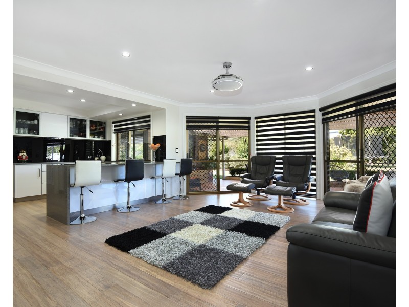 2 Golf Course Drive, Middle Ridge QLD 4350