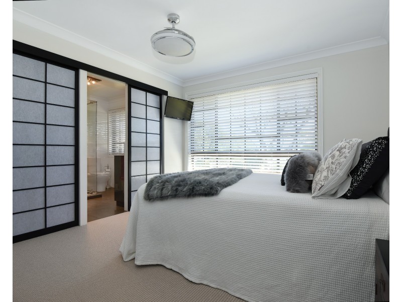 2 Golf Course Drive, Middle Ridge QLD 4350