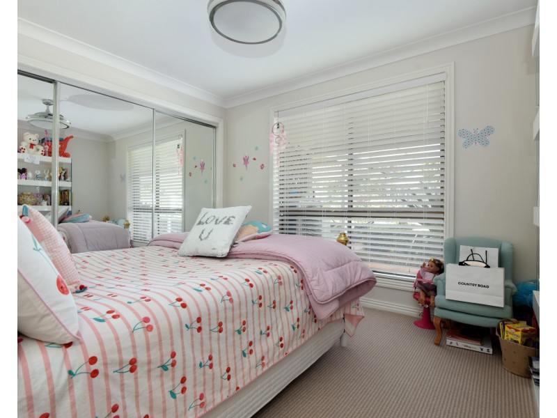 2 Golf Course Drive, Middle Ridge QLD 4350