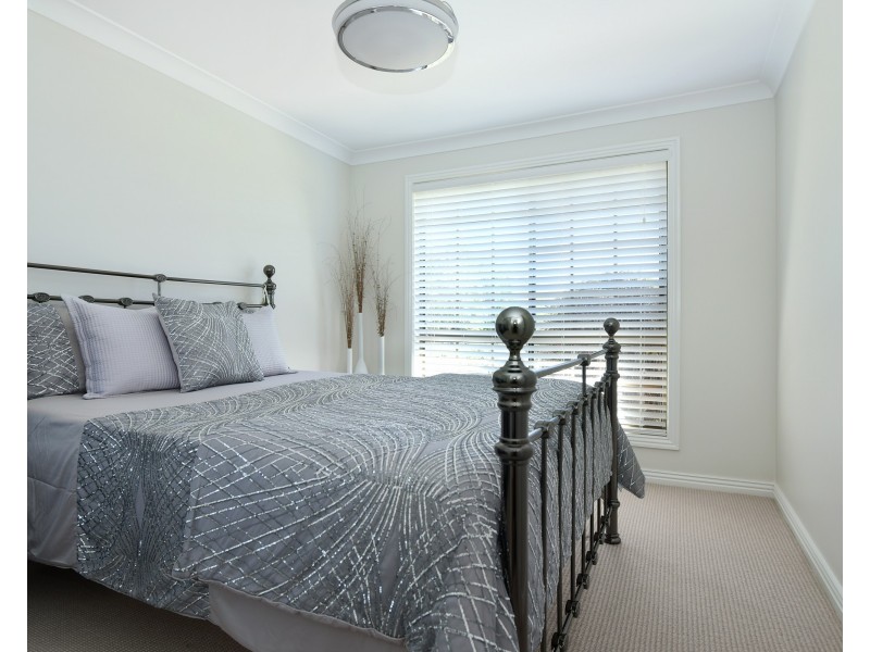 2 Golf Course Drive, Middle Ridge QLD 4350