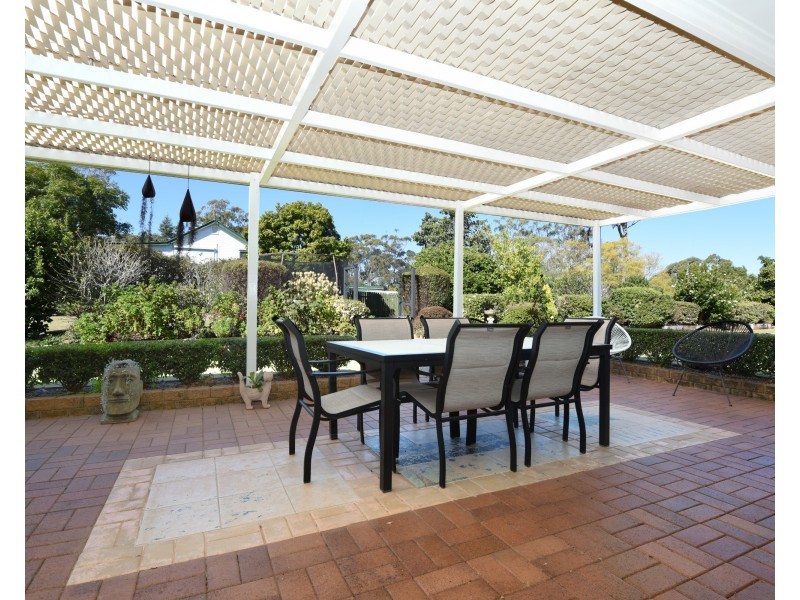 2 Golf Course Drive, Middle Ridge QLD 4350