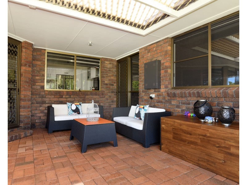 2 Golf Course Drive, Middle Ridge QLD 4350