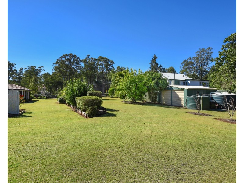 2 Golf Course Drive, Middle Ridge QLD 4350