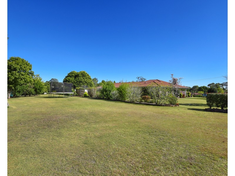 2 Golf Course Drive, Middle Ridge QLD 4350