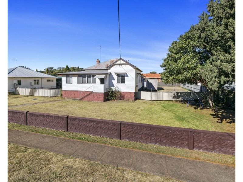 126 Hill Street, Newtown QLD 4350